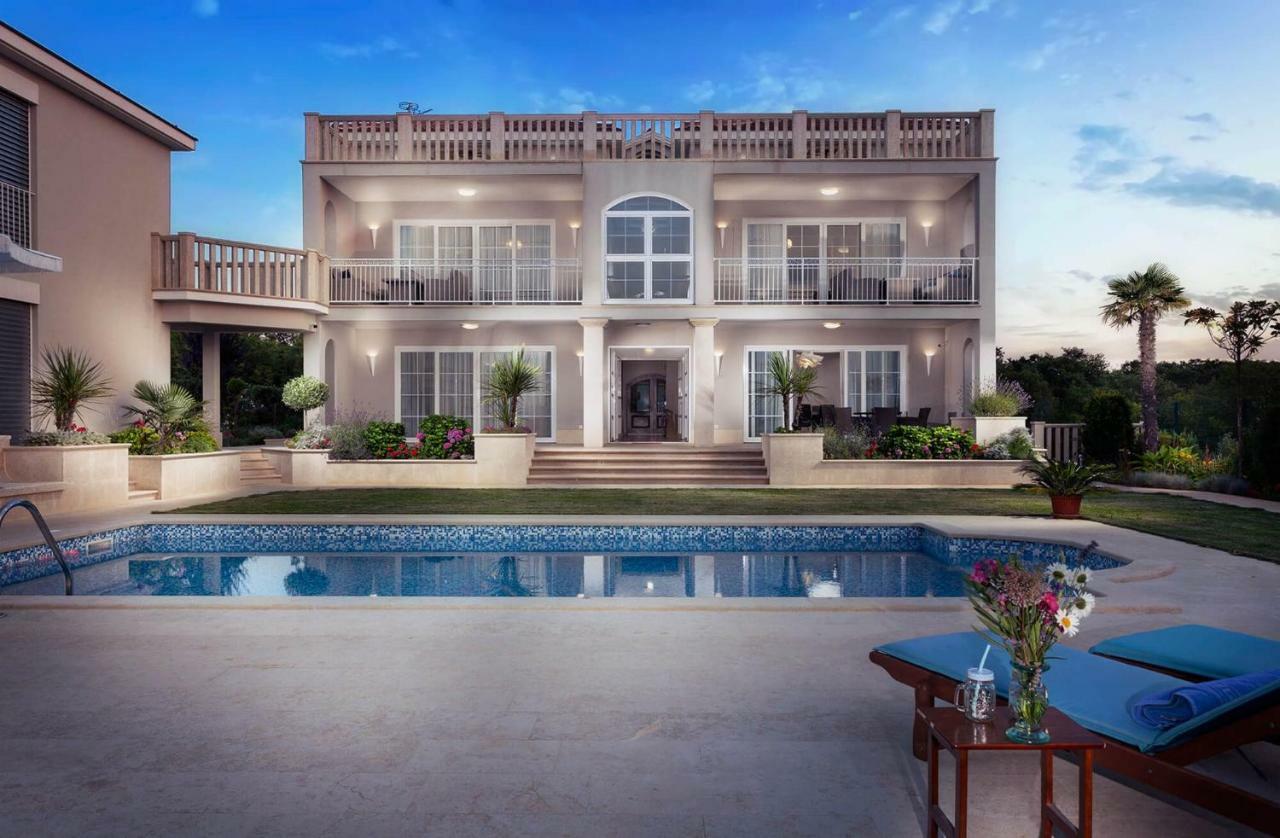מאלינסקה Luxury Apartments Vila Carissa מראה חיצוני תמונה