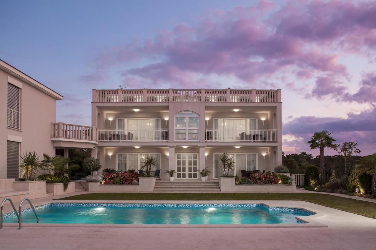 מאלינסקה Luxury Apartments Vila Carissa מראה חיצוני תמונה